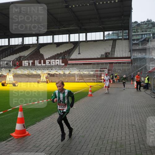 07.12.2025 - St. Pauli X-Mass-Run No. 15 Fabian Wolf http://msf.ph/oto/9412779 07.12.2025 11:18:05 Ziel 1325, 1348, 3221, 3327, 4627 meine-sportfotos.de