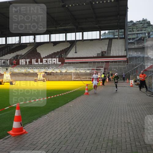 07.12.2025 - St. Pauli X-Mass-Run No. 15 Fabian Wolf http://msf.ph/oto/9412788 07.12.2025 11:18:06 Ziel 1325, 1348, 3221, 3327 meine-sportfotos.de