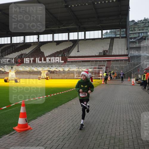 07.12.2025 - St. Pauli X-Mass-Run No. 15 Fabian Wolf http://msf.ph/oto/9412813 07.12.2025 11:18:09 Ziel 1325, 1348, 3201, 3221, 3327 meine-sportfotos.de