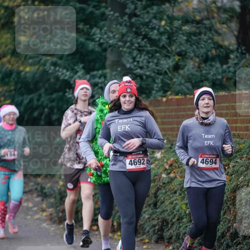 07.12.2025 - St. Pauli X-Mass-Run No. 15 Michael Burmester http://msf.ph/oto/9412872 07.12.2025 10:02:27 Laufen 4692, 5, 4694 meine-sportfotos.de