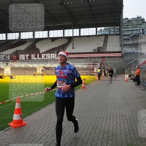 07.12.2025 - St. Pauli X-Mass-Run No. 15 Fabian Wolf http://msf.ph/oto/9412883 07.12.2025 11:18:16 Ziel 1325, 1348, 2045, 3201, 3221, 3304, 3327 meine-sportfotos.de