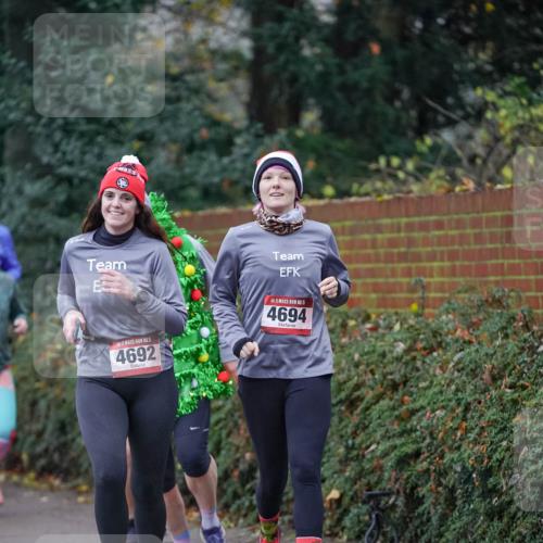 07.12.2025 - St. Pauli X-Mass-Run No. 15 Michael Burmester http://msf.ph/oto/9412887 07.12.2025 10:02:28 Laufen 4692, 5, 4694 meine-sportfotos.de