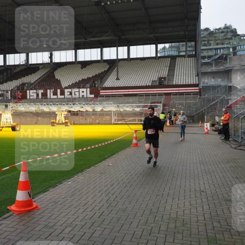 07.12.2025 - St. Pauli X-Mass-Run No. 15 Fabian Wolf http://msf.ph/oto/9412895 07.12.2025 11:18:19 Ziel 1325, 1348, 2045, 3201, 3221, 3304, 3327 meine-sportfotos.de