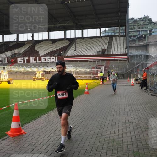 07.12.2025 - St. Pauli X-Mass-Run No. 15 Fabian Wolf http://msf.ph/oto/9412910 07.12.2025 11:18:20 Ziel 1325, 1348, 2045, 3201, 3304, 3327 meine-sportfotos.de