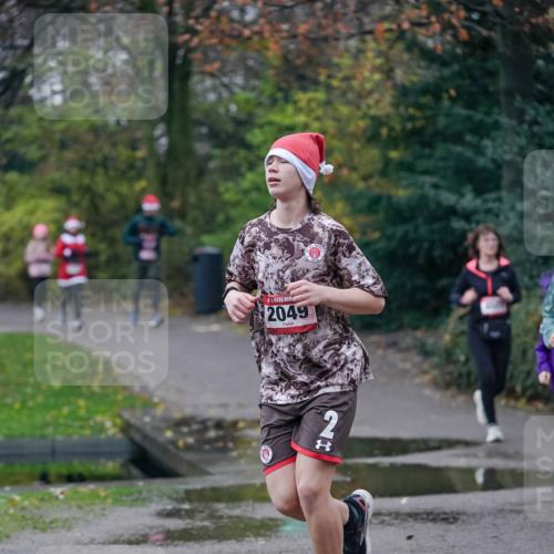 07.12.2025 - St. Pauli X-Mass-Run No. 15 Michael Burmester http://msf.ph/oto/9412917 07.12.2025 10:02:31 Laufen 2049, 2 meine-sportfotos.de