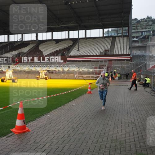 07.12.2025 - St. Pauli X-Mass-Run No. 15 Fabian Wolf http://msf.ph/oto/9412928 07.12.2025 11:18:22 Ziel 1348, 2045, 3201, 3304 meine-sportfotos.de