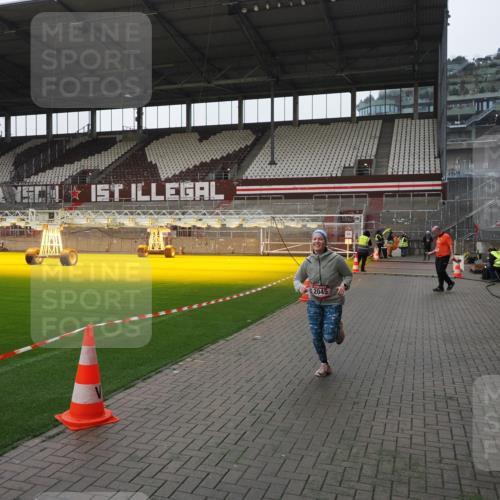 07.12.2025 - St. Pauli X-Mass-Run No. 15 Fabian Wolf http://msf.ph/oto/9412934 07.12.2025 11:18:22 Ziel 1348, 2045, 3201, 3304 meine-sportfotos.de