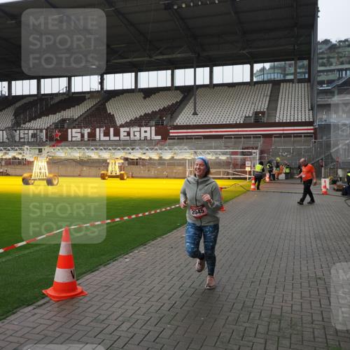 07.12.2025 - St. Pauli X-Mass-Run No. 15 Fabian Wolf http://msf.ph/oto/9412941 07.12.2025 11:18:22 Ziel 1348, 2045, 3201, 3304 meine-sportfotos.de