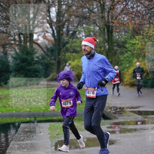 07.12.2025 - St. Pauli X-Mass-Run No. 15 Michael Burmester http://msf.ph/oto/9412949 07.12.2025 10:02:34 Laufen 4079, 15, 4078 meine-sportfotos.de