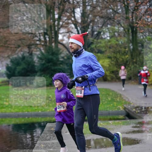 07.12.2025 - St. Pauli X-Mass-Run No. 15 Michael Burmester http://msf.ph/oto/9412958 07.12.2025 10:02:34 Laufen 079, 078 meine-sportfotos.de