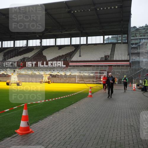07.12.2025 - St. Pauli X-Mass-Run No. 15 Fabian Wolf http://msf.ph/oto/9412965 07.12.2025 11:18:30 Ziel 2045, 2918, 3138, 3158, 3304, 3634, 3636 meine-sportfotos.de