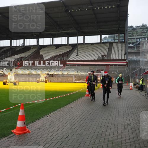 07.12.2025 - St. Pauli X-Mass-Run No. 15 Fabian Wolf http://msf.ph/oto/9412975 07.12.2025 11:18:32 Ziel 2045, 2918, 3138, 3158, 3304, 3634, 3636 meine-sportfotos.de