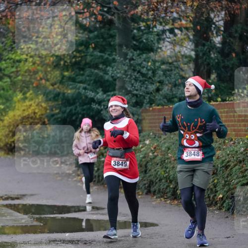07.12.2025 - St. Pauli X-Mass-Run No. 15 Michael Burmester http://msf.ph/oto/9413003 07.12.2025 10:02:40 Laufen 3848, 3849 meine-sportfotos.de