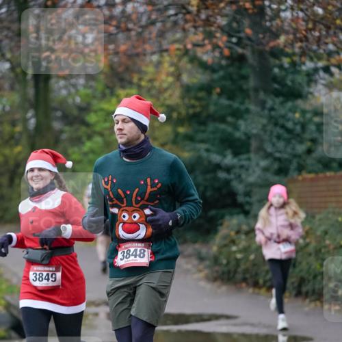 07.12.2025 - St. Pauli X-Mass-Run No. 15 Michael Burmester http://msf.ph/oto/9413020 07.12.2025 10:02:42 Laufen 3849, 3848 meine-sportfotos.de