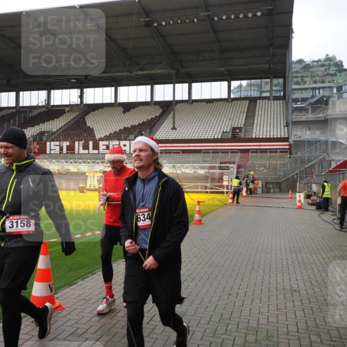 07.12.2025 - St. Pauli X-Mass-Run No. 15 Fabian Wolf http://msf.ph/oto/9413030 07.12.2025 11:18:36 Ziel 2045, 2918, 3138, 3158, 3634, 3636 meine-sportfotos.de