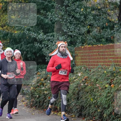 07.12.2025 - St. Pauli X-Mass-Run No. 15 Michael Burmester http://msf.ph/oto/9413050 07.12.2025 10:02:57 Laufen 3571, 3736 meine-sportfotos.de
