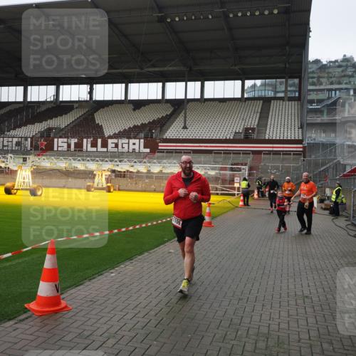 07.12.2025 - St. Pauli X-Mass-Run No. 15 Fabian Wolf http://msf.ph/oto/9413052 07.12.2025 11:18:52 Ziel 1109, 1322, 2064, 2067 meine-sportfotos.de