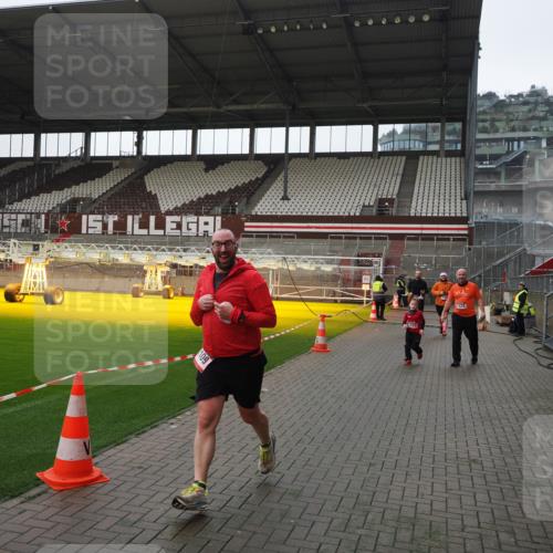07.12.2025 - St. Pauli X-Mass-Run No. 15 Fabian Wolf http://msf.ph/oto/9413058 07.12.2025 11:18:52 Ziel 1109, 1322, 2064, 2067 meine-sportfotos.de