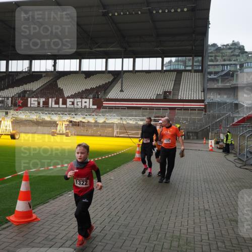 07.12.2025 - St. Pauli X-Mass-Run No. 15 Fabian Wolf http://msf.ph/oto/9413081 07.12.2025 11:18:55 Ziel 1109, 1322, 2064, 2067 meine-sportfotos.de