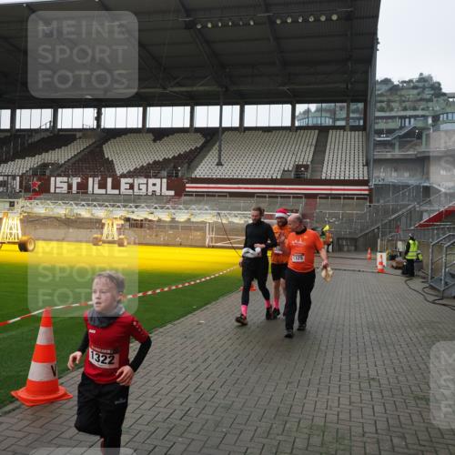 07.12.2025 - St. Pauli X-Mass-Run No. 15 Fabian Wolf http://msf.ph/oto/9413084 07.12.2025 11:18:55 Ziel 1109, 1322, 2064, 2067 meine-sportfotos.de