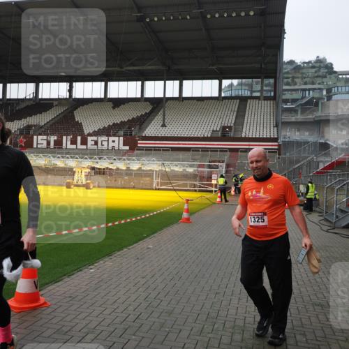 07.12.2025 - St. Pauli X-Mass-Run No. 15 Fabian Wolf http://msf.ph/oto/9413115 07.12.2025 11:18:58 Ziel 1109, 1322, 2064, 2067 meine-sportfotos.de