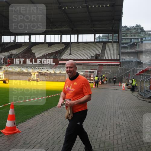 07.12.2025 - St. Pauli X-Mass-Run No. 15 Fabian Wolf http://msf.ph/oto/9413127 07.12.2025 11:18:59 Ziel 1109, 1322, 2064, 2067 meine-sportfotos.de
