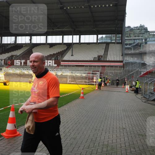 07.12.2025 - St. Pauli X-Mass-Run No. 15 Fabian Wolf http://msf.ph/oto/9413133 07.12.2025 11:18:59 Ziel 1109, 1322, 2064, 2067 meine-sportfotos.de