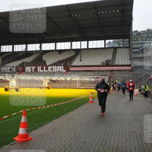 07.12.2025 - St. Pauli X-Mass-Run No. 15 Fabian Wolf http://msf.ph/oto/9413139 07.12.2025 11:19:07 Ziel 1322, 1617, 2064, 2067, 2597 meine-sportfotos.de