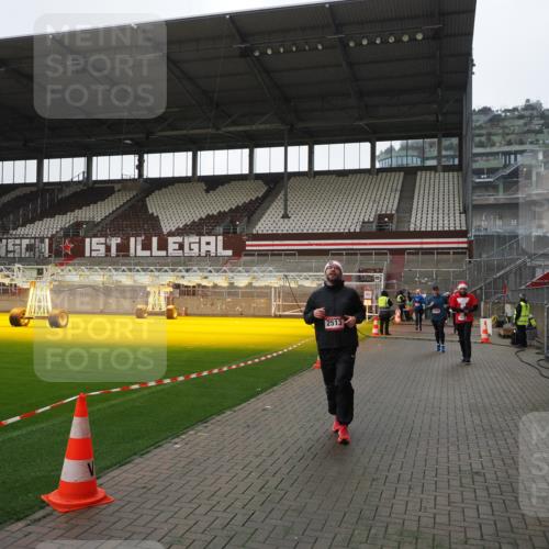 07.12.2025 - St. Pauli X-Mass-Run No. 15 Fabian Wolf http://msf.ph/oto/9413148 07.12.2025 11:19:08 Ziel 295, 302, 1617, 2064, 2067, 2597 meine-sportfotos.de