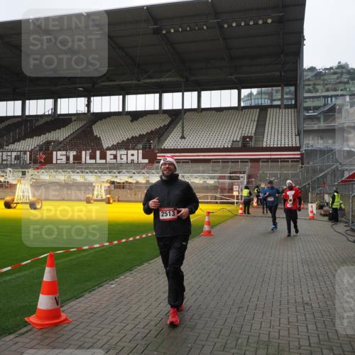 07.12.2025 - St. Pauli X-Mass-Run No. 15 Fabian Wolf http://msf.ph/oto/9413160 07.12.2025 11:19:09 Ziel 295, 302, 1617, 2064, 2067, 2597 meine-sportfotos.de
