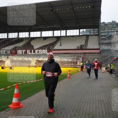 07.12.2025 - St. Pauli X-Mass-Run No. 15 Fabian Wolf http://msf.ph/oto/9413163 07.12.2025 11:19:09 Ziel 295, 302, 1617, 2064, 2067, 2597 meine-sportfotos.de