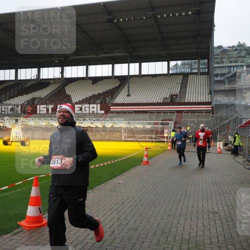 07.12.2025 - St. Pauli X-Mass-Run No. 15 Fabian Wolf http://msf.ph/oto/9413169 07.12.2025 11:19:09 Ziel 295, 302, 1617, 2064, 2067, 2597 meine-sportfotos.de