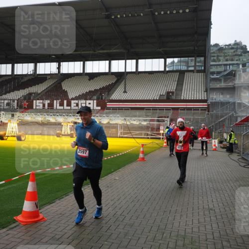 07.12.2025 - St. Pauli X-Mass-Run No. 15 Fabian Wolf http://msf.ph/oto/9413192 07.12.2025 11:19:12 Ziel 295, 302, 1617, 2597, 2788, 3205 meine-sportfotos.de