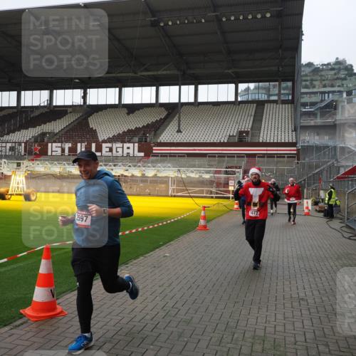 07.12.2025 - St. Pauli X-Mass-Run No. 15 Fabian Wolf http://msf.ph/oto/9413195 07.12.2025 11:19:12 Ziel 295, 302, 1617, 2597, 2788, 3205 meine-sportfotos.de