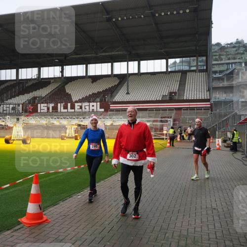 07.12.2025 - St. Pauli X-Mass-Run No. 15 Fabian Wolf http://msf.ph/oto/9413253 07.12.2025 11:19:24 Ziel 295, 302, 797, 2062, 2597, 2788, 3205 meine-sportfotos.de