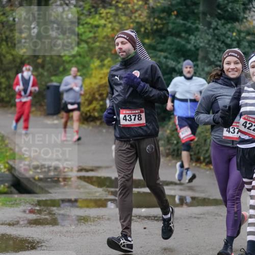 07.12.2025 - St. Pauli X-Mass-Run No. 15 Michael Burmester http://msf.ph/oto/9413254 07.12.2025 10:03:17 Laufen 5, 4378, 437, 422 meine-sportfotos.de