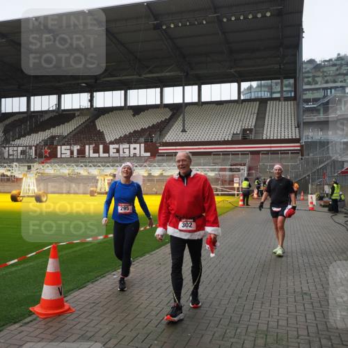 07.12.2025 - St. Pauli X-Mass-Run No. 15 Fabian Wolf http://msf.ph/oto/9413256 07.12.2025 11:19:24 Ziel 295, 302, 797, 2062, 2597, 2788, 3205 meine-sportfotos.de
