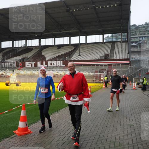 07.12.2025 - St. Pauli X-Mass-Run No. 15 Fabian Wolf http://msf.ph/oto/9413265 07.12.2025 11:19:24 Ziel 295, 302, 797, 2062, 2597, 2788, 3205 meine-sportfotos.de