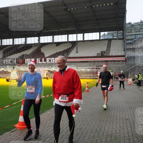 07.12.2025 - St. Pauli X-Mass-Run No. 15 Fabian Wolf http://msf.ph/oto/9413274 07.12.2025 11:19:25 Ziel 295, 302, 797, 1563, 2062, 2597, 2788, 3205 meine-sportfotos.de