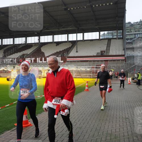 07.12.2025 - St. Pauli X-Mass-Run No. 15 Fabian Wolf http://msf.ph/oto/9413276 07.12.2025 11:19:25 Ziel 295, 302, 797, 1563, 2062, 2597, 2788, 3205 meine-sportfotos.de