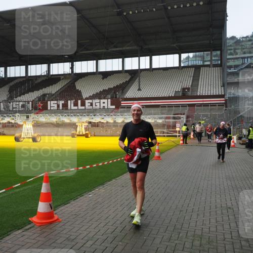 07.12.2025 - St. Pauli X-Mass-Run No. 15 Fabian Wolf http://msf.ph/oto/9413303 07.12.2025 11:19:27 Ziel 295, 302, 367, 373, 797, 1563, 2062, 2788, 3205 meine-sportfotos.de
