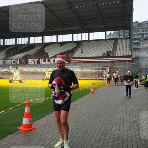 07.12.2025 - St. Pauli X-Mass-Run No. 15 Fabian Wolf http://msf.ph/oto/9413317 07.12.2025 11:19:28 Ziel 295, 302, 367, 373, 797, 1563, 2062, 2788, 3205 meine-sportfotos.de