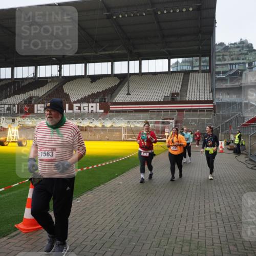 07.12.2025 - St. Pauli X-Mass-Run No. 15 Fabian Wolf http://msf.ph/oto/9413384 07.12.2025 11:19:38 Ziel 367, 373, 797, 1336, 1343, 1563, 2062 meine-sportfotos.de
