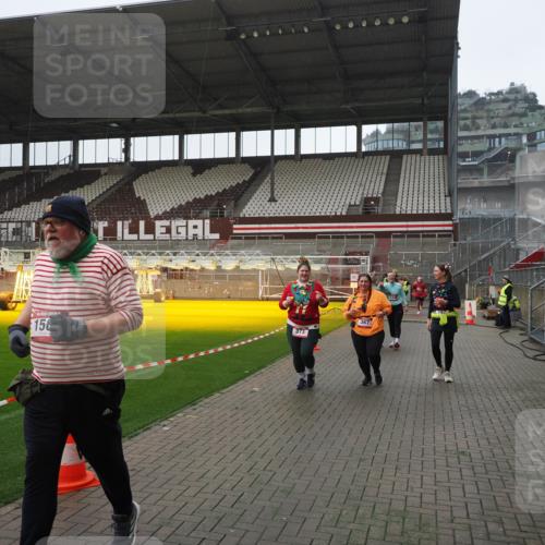 07.12.2025 - St. Pauli X-Mass-Run No. 15 Fabian Wolf http://msf.ph/oto/9413386 07.12.2025 11:19:38 Ziel 367, 373, 797, 1336, 1343, 1563, 2062 meine-sportfotos.de