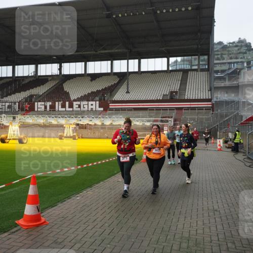 07.12.2025 - St. Pauli X-Mass-Run No. 15 Fabian Wolf http://msf.ph/oto/9413392 07.12.2025 11:19:39 Ziel 367, 373, 797, 1336, 1343, 1563, 2062, 2217, 3160 meine-sportfotos.de