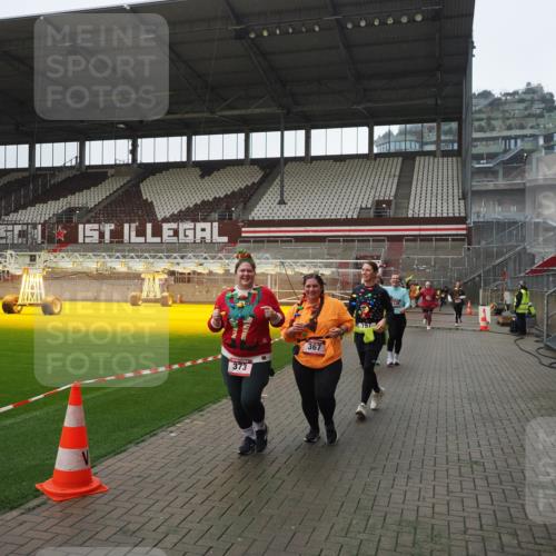 07.12.2025 - St. Pauli X-Mass-Run No. 15 Fabian Wolf http://msf.ph/oto/9413401 07.12.2025 11:19:40 Ziel 367, 373, 797, 1336, 1343, 1563, 2217, 3160 meine-sportfotos.de