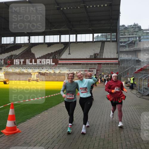 07.12.2025 - St. Pauli X-Mass-Run No. 15 Fabian Wolf http://msf.ph/oto/9413448 07.12.2025 11:19:45 Ziel 367, 373, 1336, 1343, 1563, 2217, 2581, 3075, 3160, 3822, 3823 meine-sportfotos.de