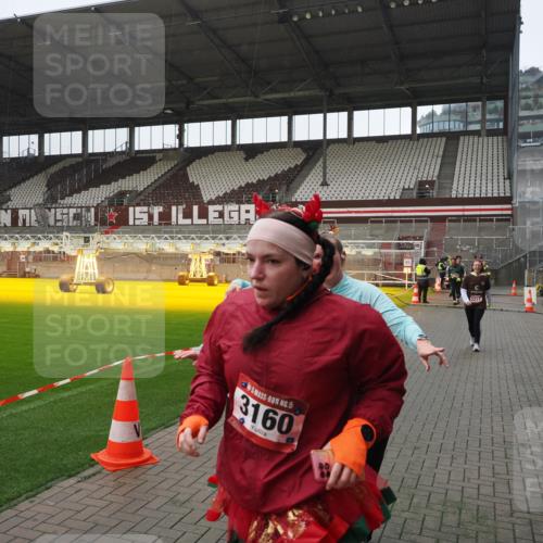 07.12.2025 - St. Pauli X-Mass-Run No. 15 Fabian Wolf http://msf.ph/oto/9413467 07.12.2025 11:19:46 Ziel 367, 373, 1336, 1343, 2217, 2581, 3075, 3160, 3822, 3823 meine-sportfotos.de