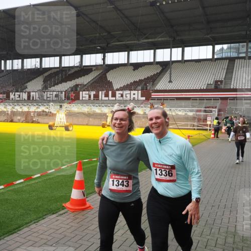 07.12.2025 - St. Pauli X-Mass-Run No. 15 Fabian Wolf http://msf.ph/oto/9413473 07.12.2025 11:19:47 Ziel 367, 373, 1336, 1343, 2217, 2581, 2771, 3075, 3160, 3822, 3823 meine-sportfotos.de