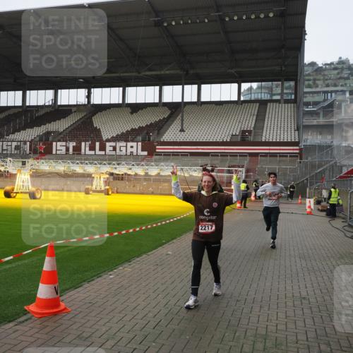 07.12.2025 - St. Pauli X-Mass-Run No. 15 Fabian Wolf http://msf.ph/oto/9413485 07.12.2025 11:19:50 Ziel 1336, 1343, 2217, 2581, 2771, 3075, 3160, 3822, 3823 meine-sportfotos.de
